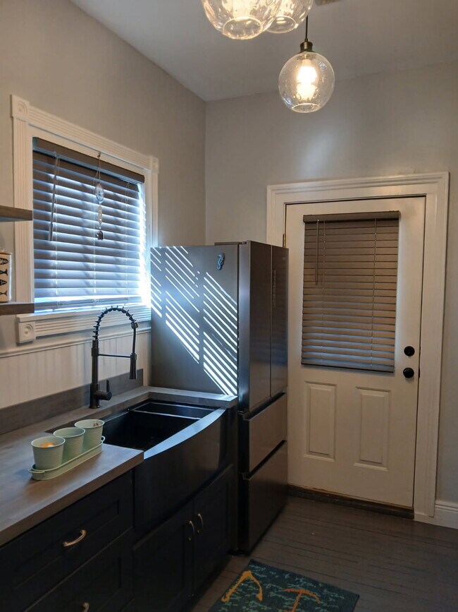 Building Photo - 3409 Avenue L