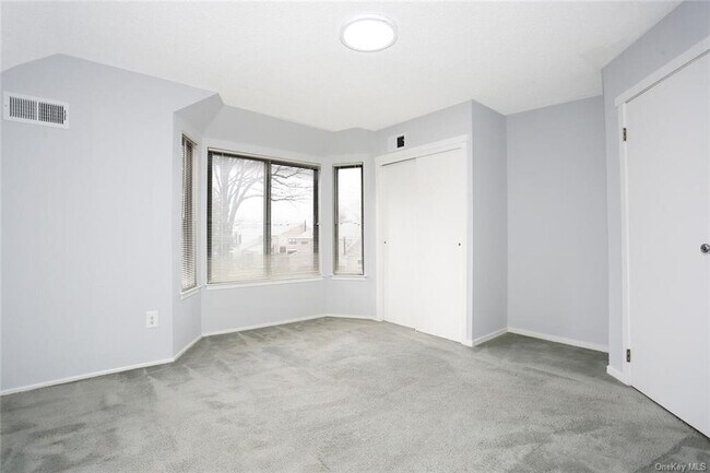 Building Photo - 161 Treetop Cir