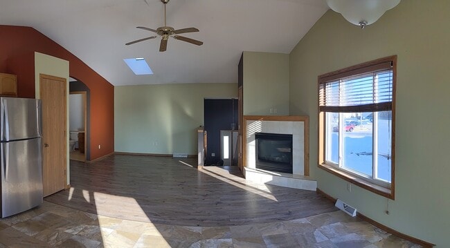 Building Photo - Jennifer Lane