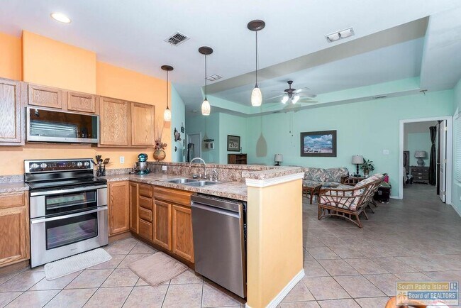 Building Photo - 18 Torrey Pines Dr