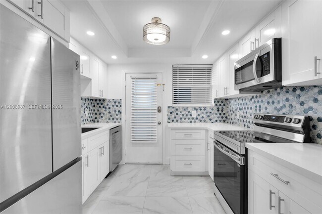 Building Photo - 11960 NE 19th Dr