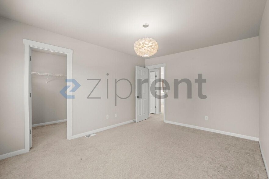 Building Photo - Unit