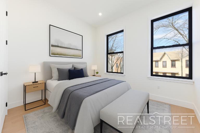 Building Photo - Brand New 4 Bed, 2 Bath with In-Unit Laund...