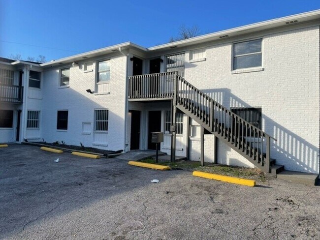 Building Photo - 1825 15th Ave N