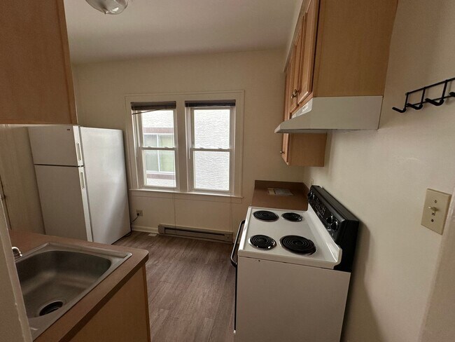 Building Photo - North Campus OSU Single Family Home with 2...