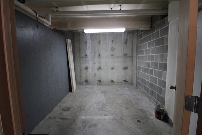 Building Photo - 130 105th Ave SE