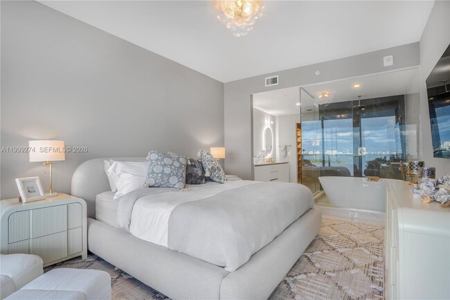 Building Photo - 700 NE 24th St