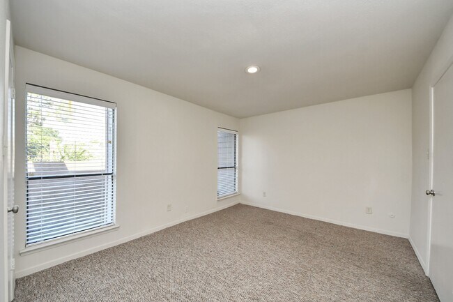 Building Photo - 1059 Country Pl Dr