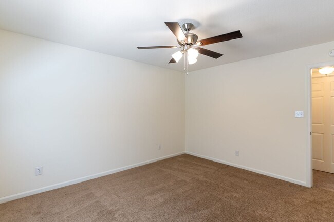 Building Photo - 304-306 Dads Way