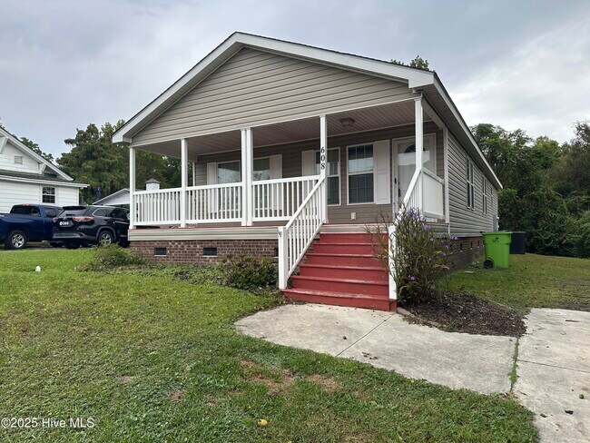 Primary Photo - 608 Main St Ext