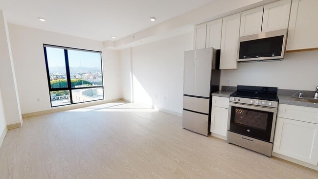 Interior Photo - 345 6th