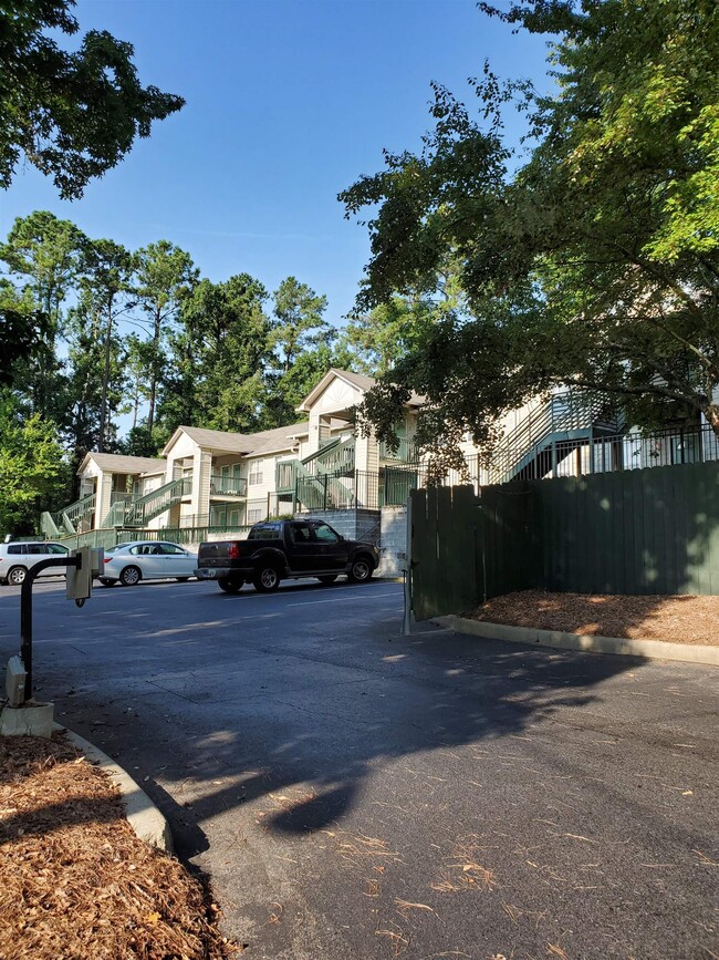 Building Photo - 1100 Greentree Ct