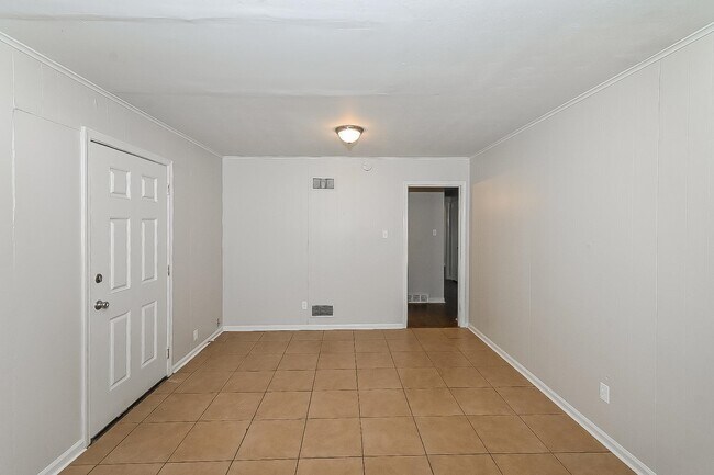 Building Photo - 3043 Christine Rd