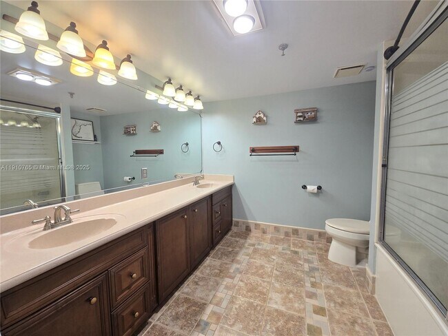 Building Photo - 2300 NE 33rd Ave