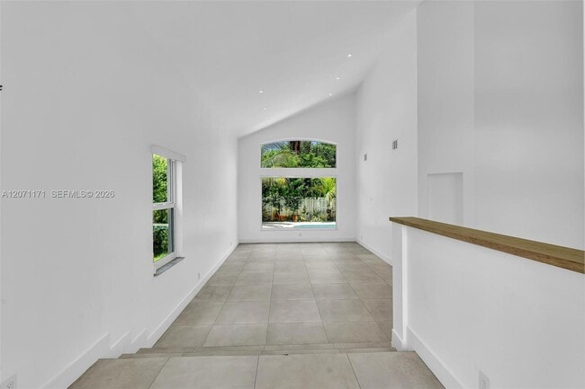 Building Photo - 3433 SW 52nd Ave