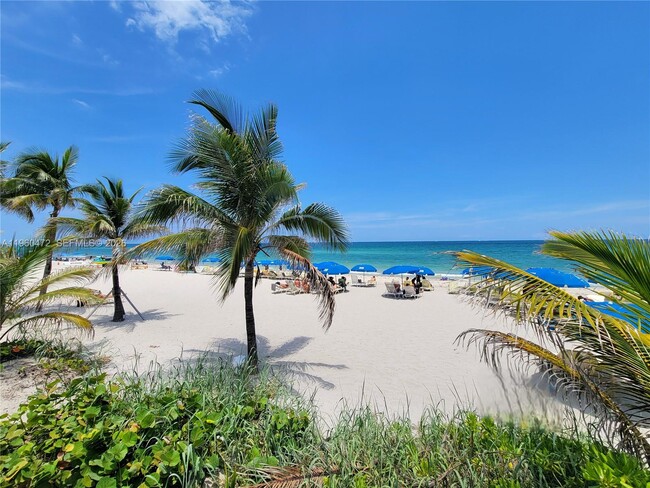 Building Photo - 2030 S Ocean Dr