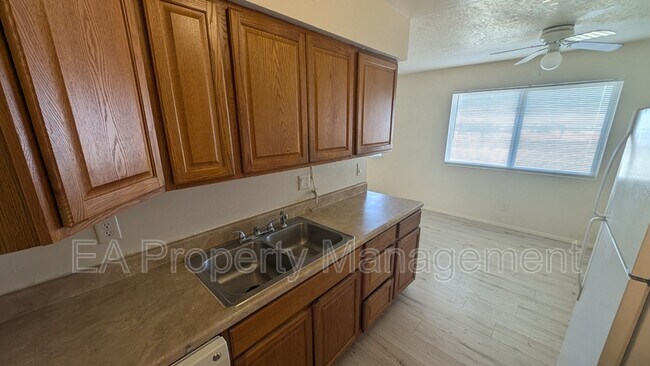 Building Photo - 812 Chelwood Park Blvd NE