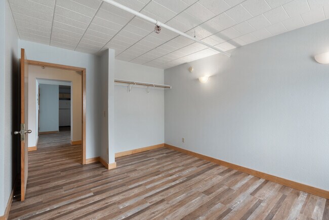 Building Photo - Kilbourn Terrace