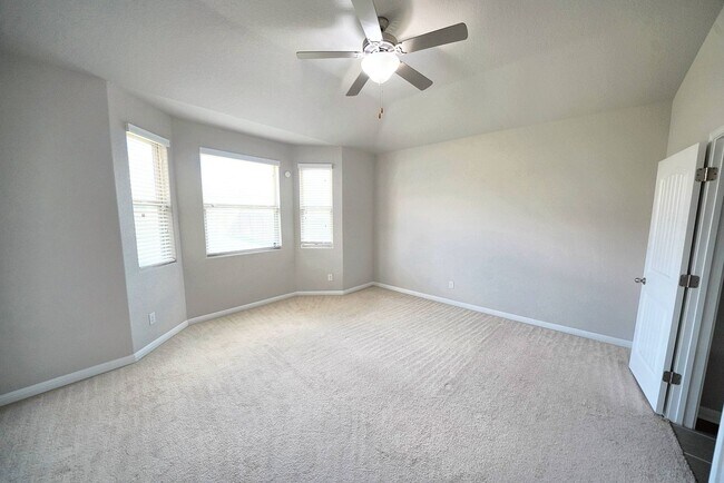 Building Photo - Beautiful Rental in Converse! Realtor Comm...