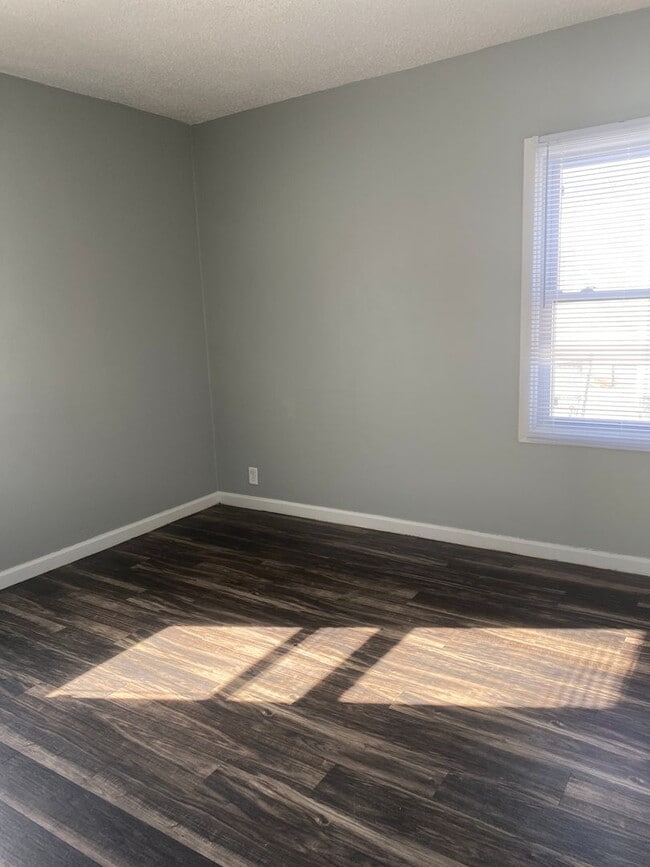 Building Photo - 633 Hope