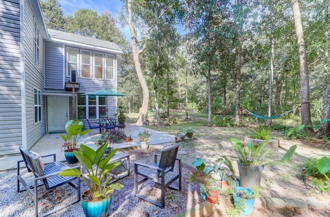 Building Photo - Quiet and Serene Johns Island Living