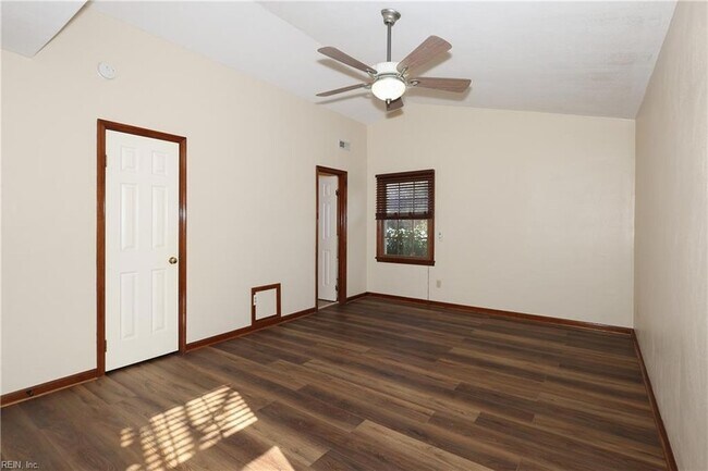 Building Photo - 1008 Hollins College Ct