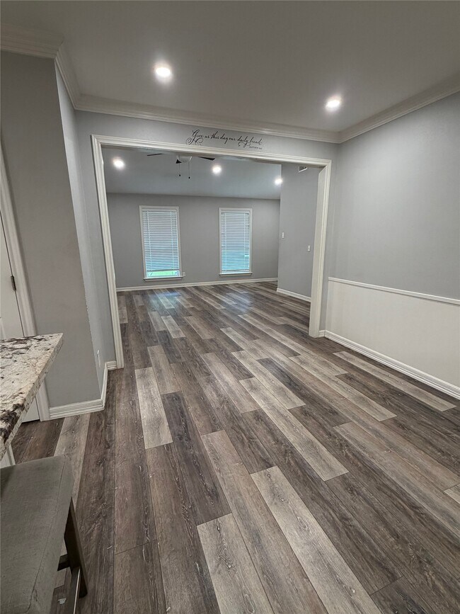 Building Photo - 2418 Tinechester Dr