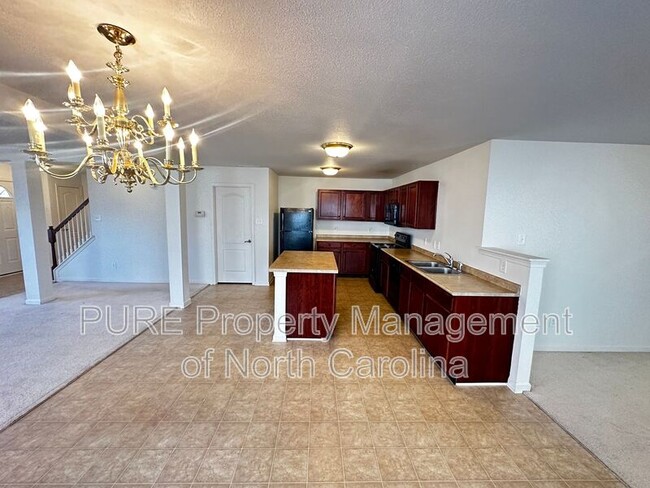 Building Photo - 723 Skywatch Ln