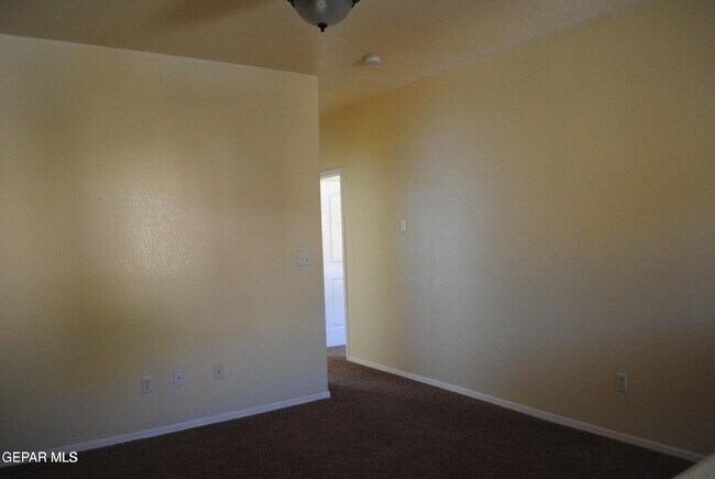 Building Photo - 5817 Lawndale Dr