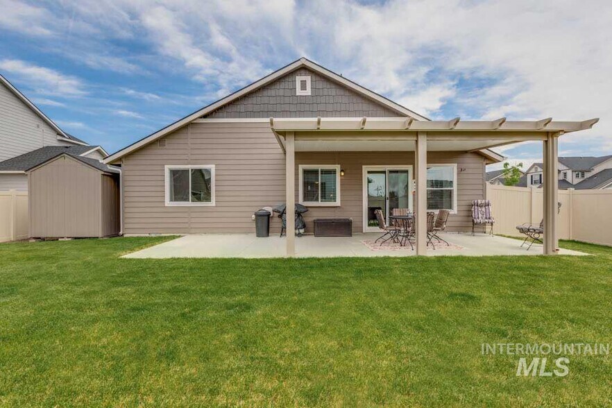 Building Photo - 6033 N Silver Spruce Ave