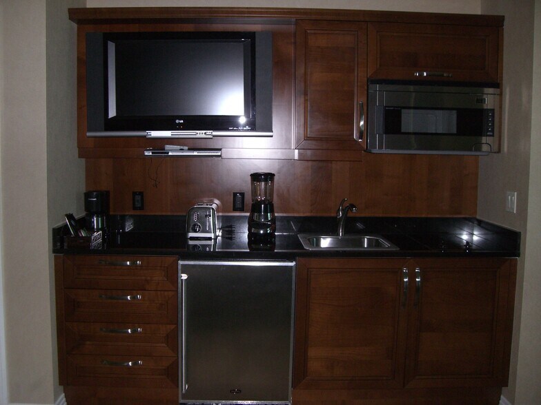 Kitchenette - 145 Harmon E Ave