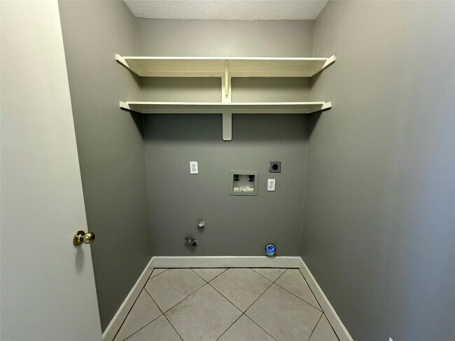 Building Photo - 10027 Farrell Dr