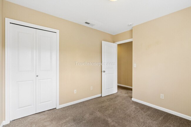 Building Photo - Spacious 4 BR 2.5 BA Home in Damascus