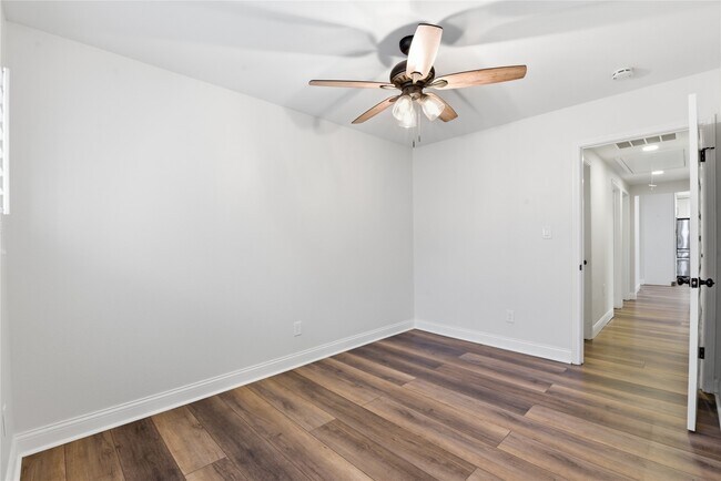 Building Photo - 2606 Parana Dr