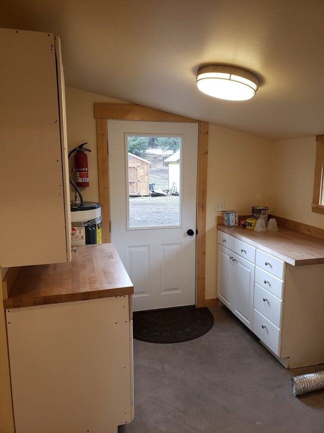 Building Photo - 2BDR/1BA Single-level Newly remodeled house in the country off of Rocky Point Rd.