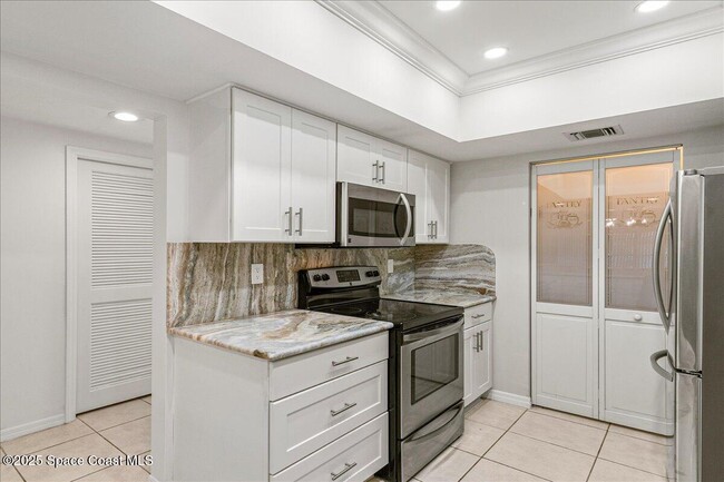 Building Photo - 6165 S Mirror Lake Dr