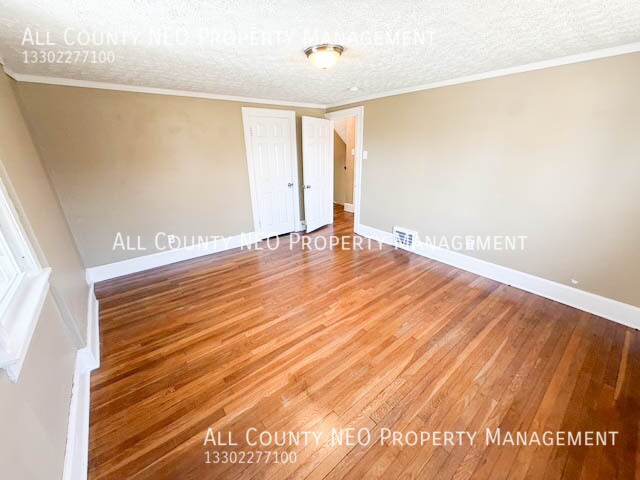 Building Photo - 321 Grace Ave