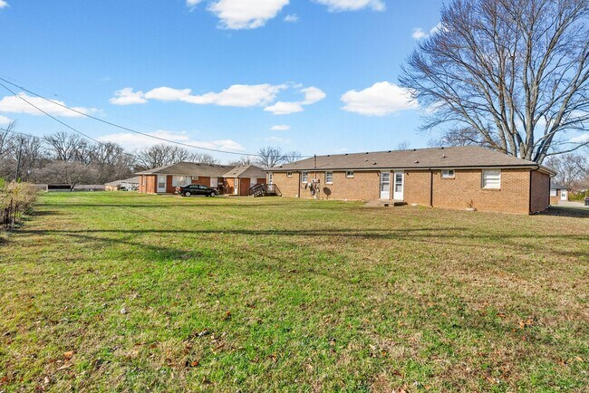 Building Photo - 110 Tandy Dr