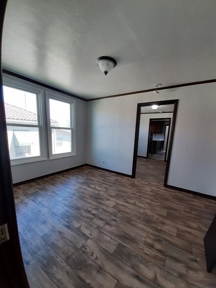 Building Photo - 3212 E Magnolia Ave