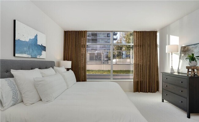 Building Photo - Insignia Condominiums ~ Belltown