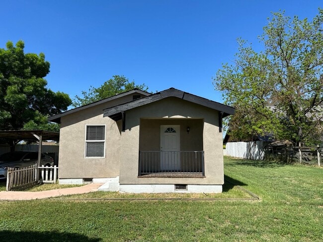Primary Photo - For Rent: Charming 2 Bedroom, 1 Bath Home ...