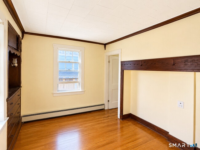 Building Photo - 23 Farnham Ave