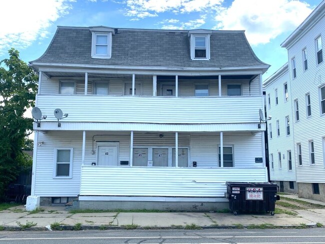 Primary Photo - 43 Oak St