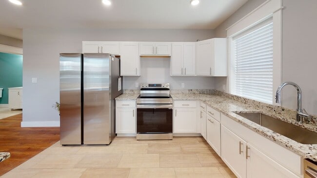 Primary Photo - $1499 per Bedroom | 6BR/6BA Off Campus Hou...