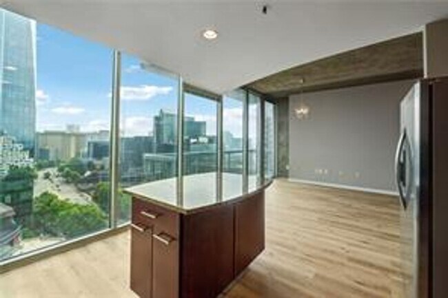 Building Photo - 1 Bedroom + 1 Bath with Views of Buckhead!