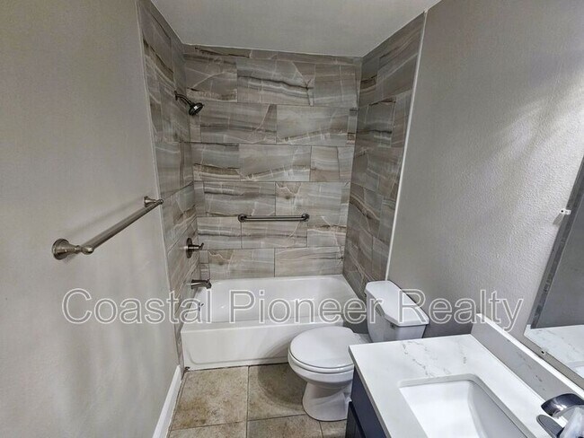 Building Photo - 1407 Mohrlake Dr