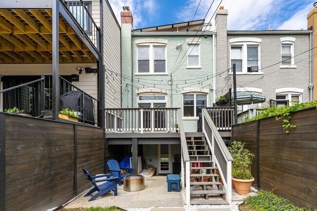 Building Photo - 1133 4th St NE