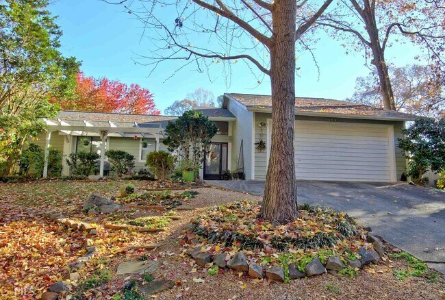 Primary Photo - 203 Raintree Bend