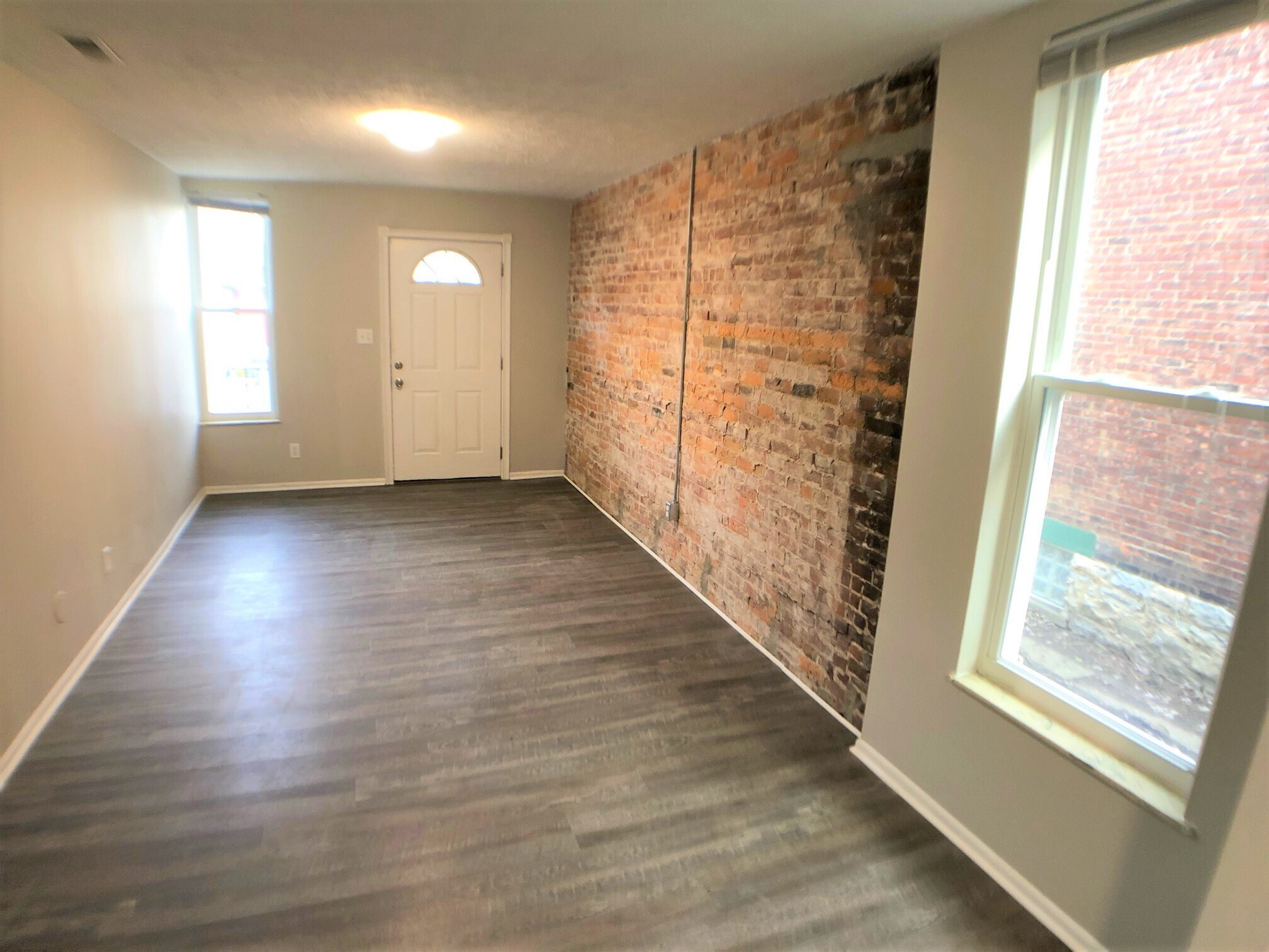 Building Photo - 881 Oak St