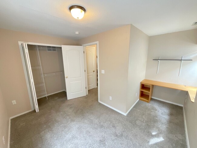 Building Photo - 5 Bedroom Home Available Near Briargate Pkwy & Austin Bluffs Pkwy!